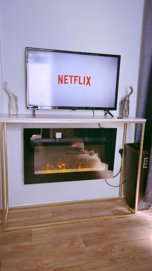 Вілла T-I-G-H The Coziest Place Wifi & Netflix Near Roundhay Лідс Екстер'єр фото