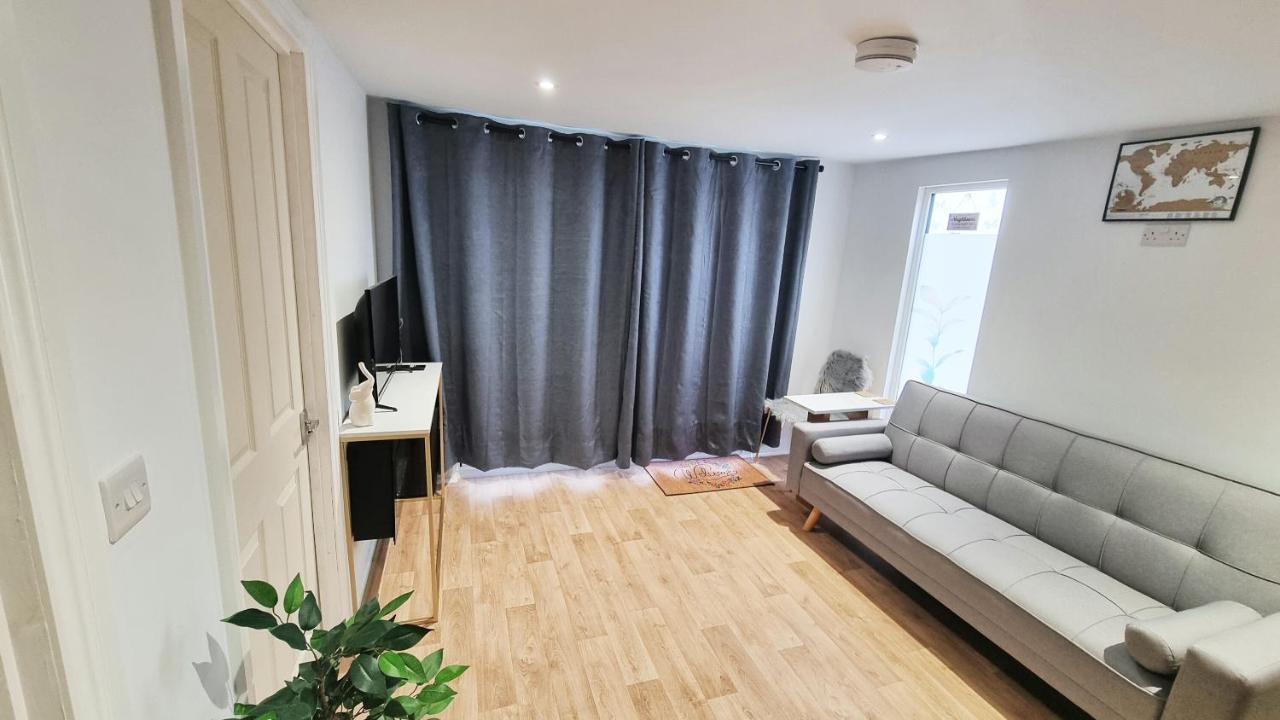 Вілла T-I-G-H The Coziest Place Wifi & Netflix Near Roundhay Лідс Екстер'єр фото
