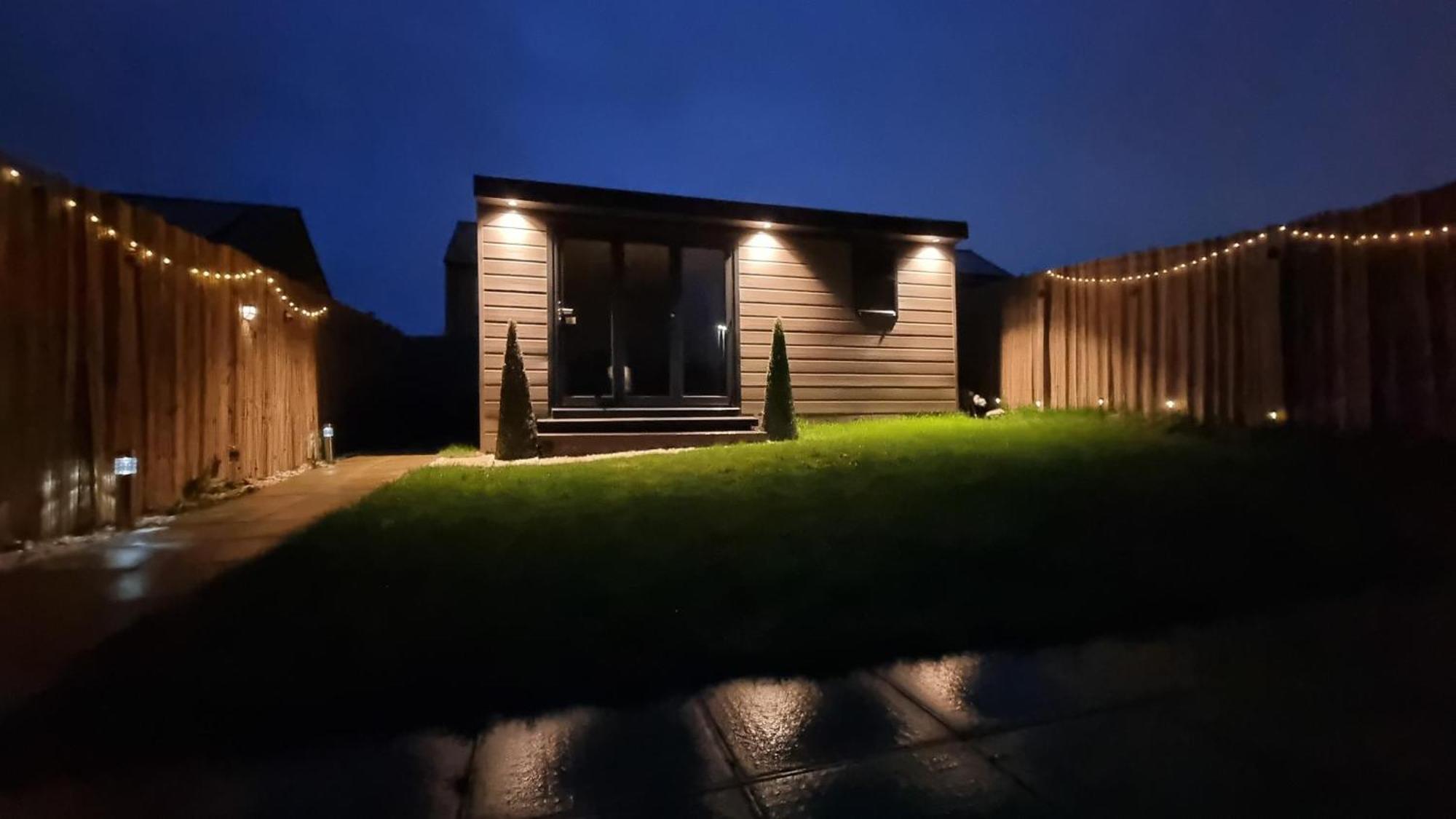 Вілла T-I-G-H The Coziest Place Wifi & Netflix Near Roundhay Лідс Екстер'єр фото